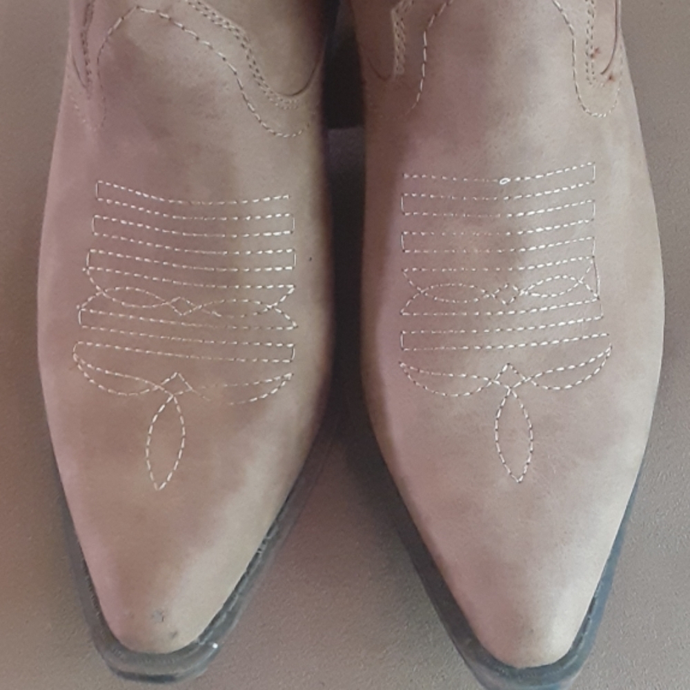 Boots - Picture 3 of 4